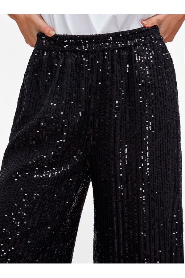 Calça Pantacourt Com Lantejoulas